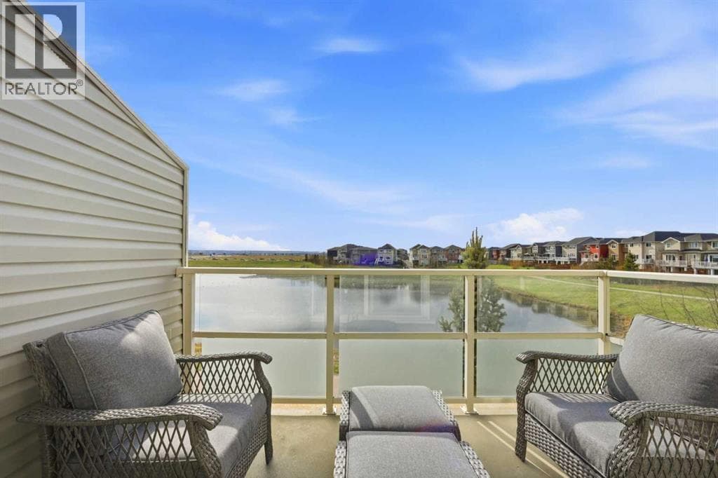 556 Redstone View NE — photo 2