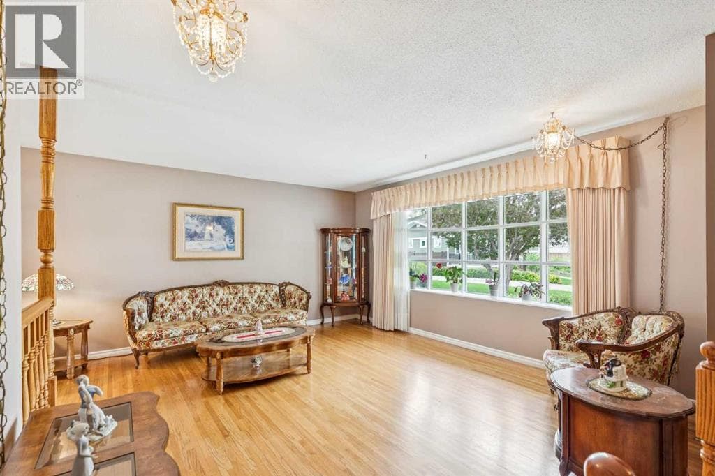 5036 Vallance Crescent NW — photo 2