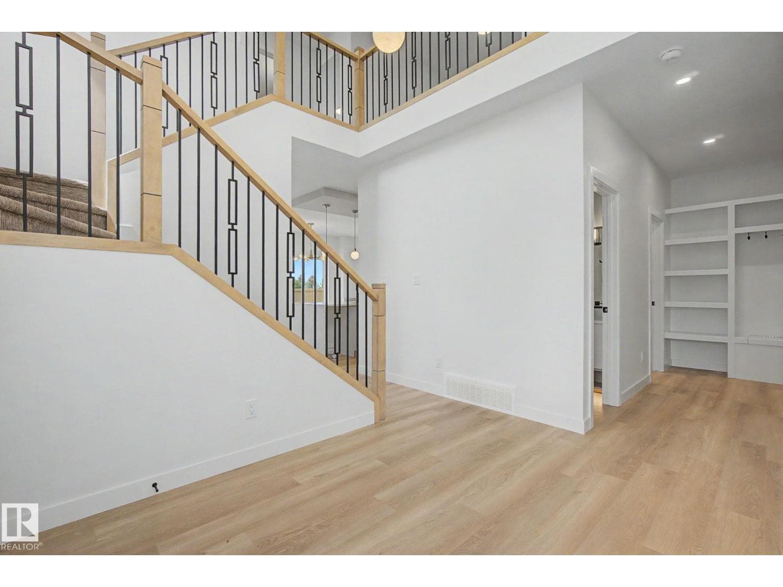 2 Willow Heights DR — photo 5