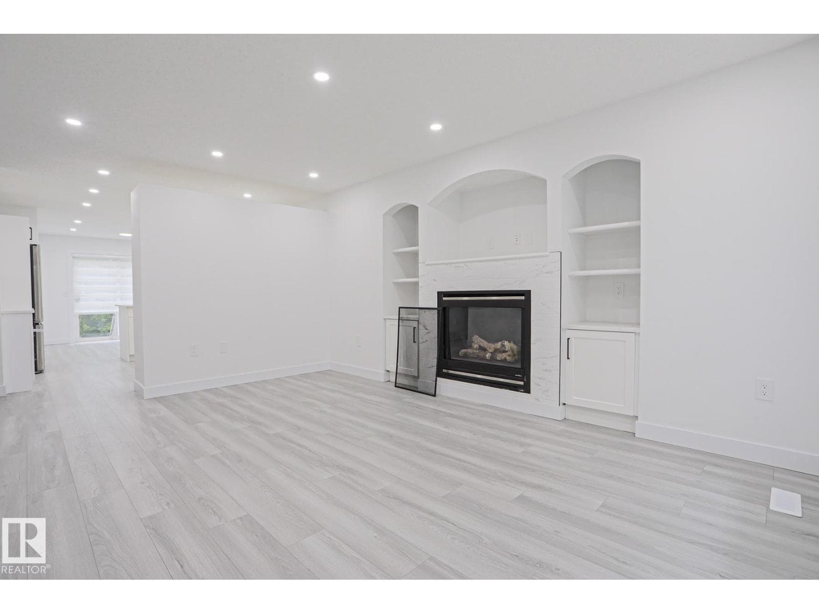 4716 207 ST NW — photo 4