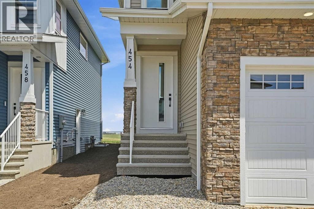 454 Kinniburgh Loop — photo 2