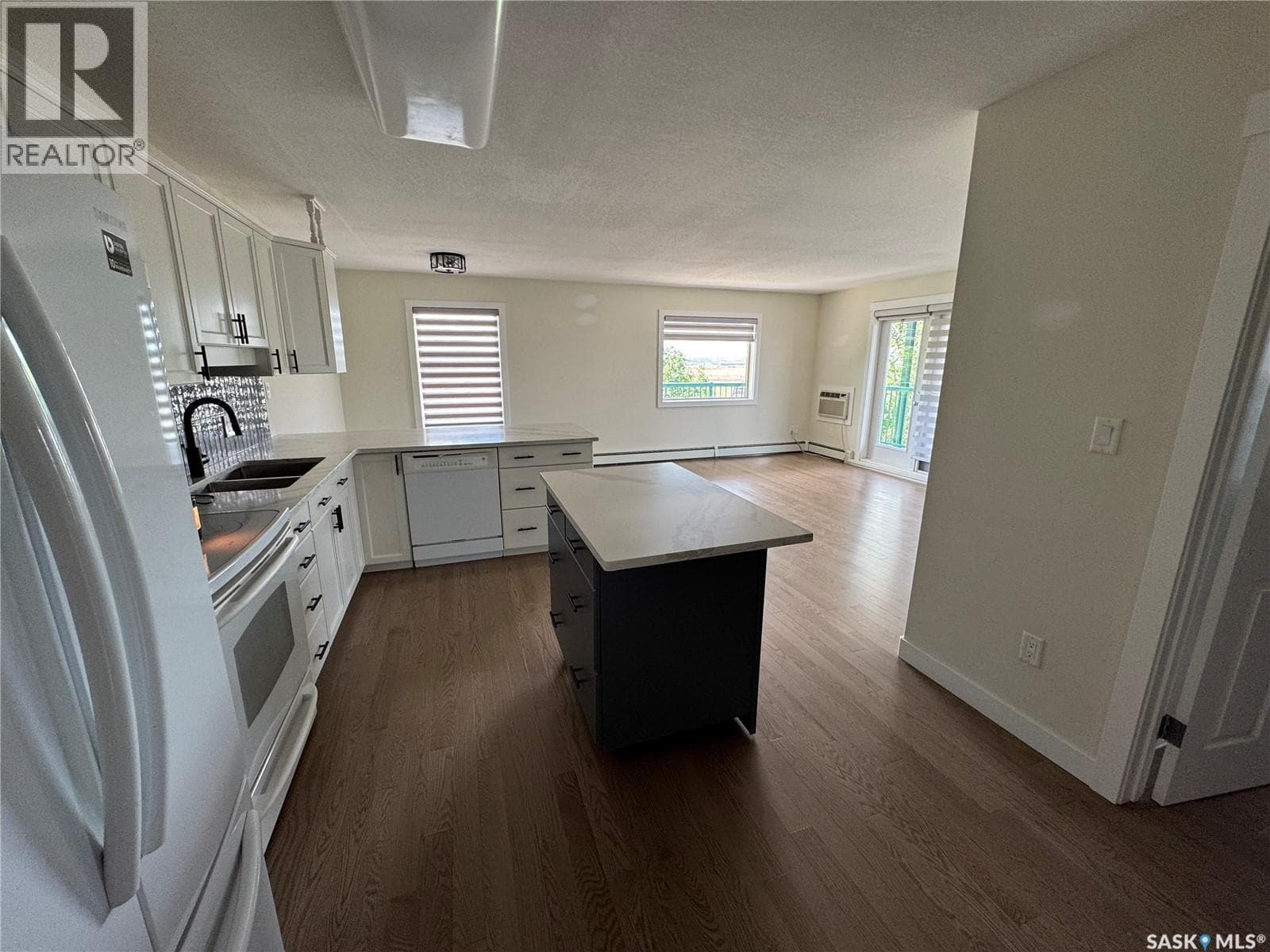 304 1601 1st STREET — photo 3