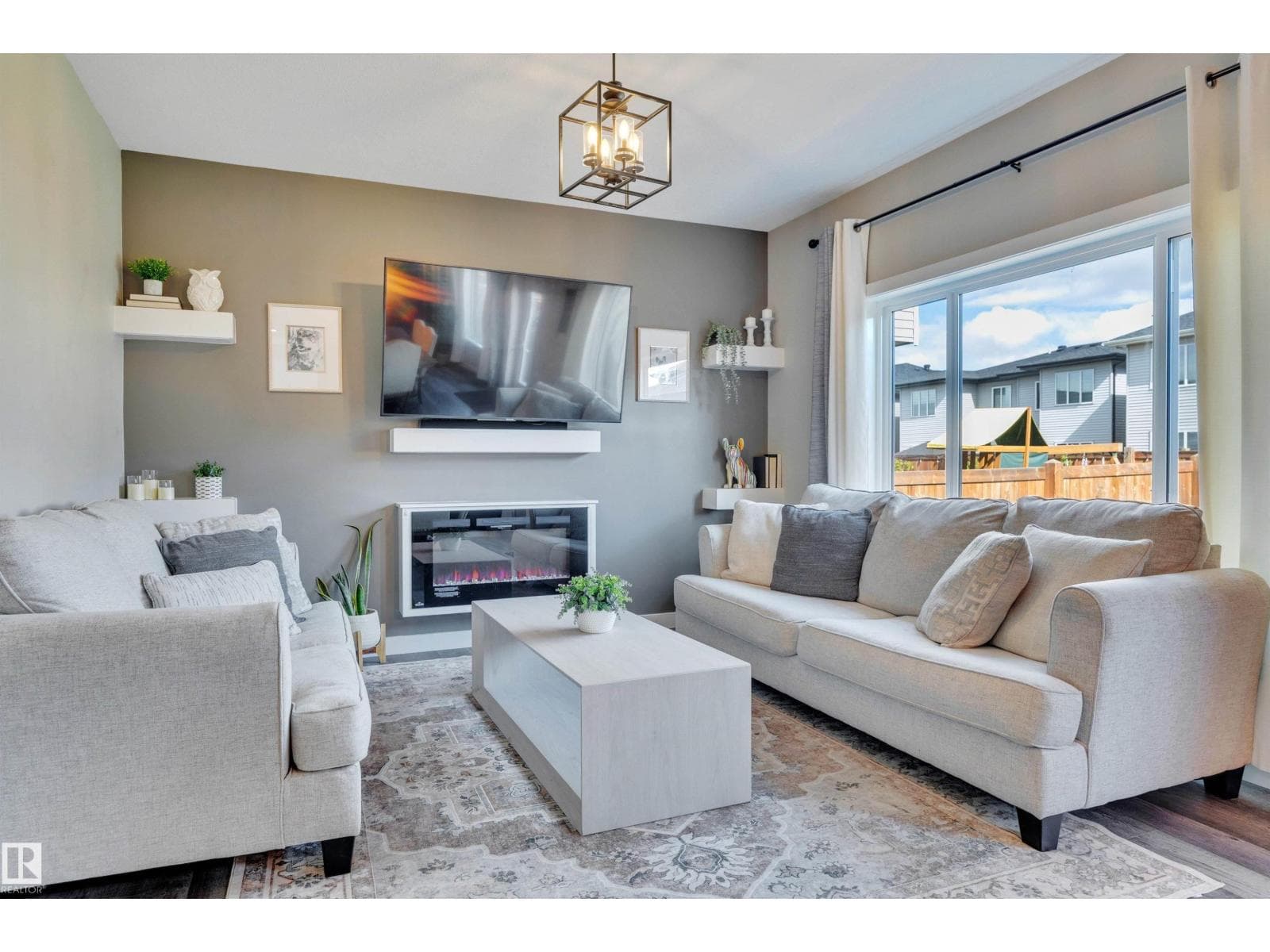 3808 45 AV — photo 2