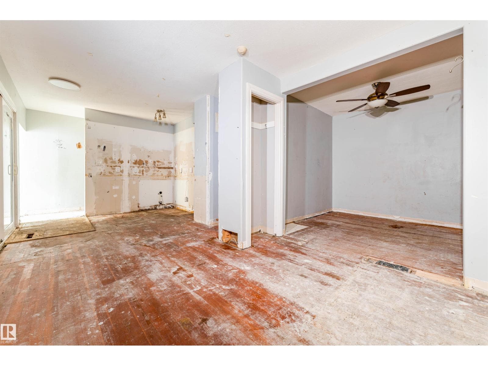 11944 68 ST NW — photo 3