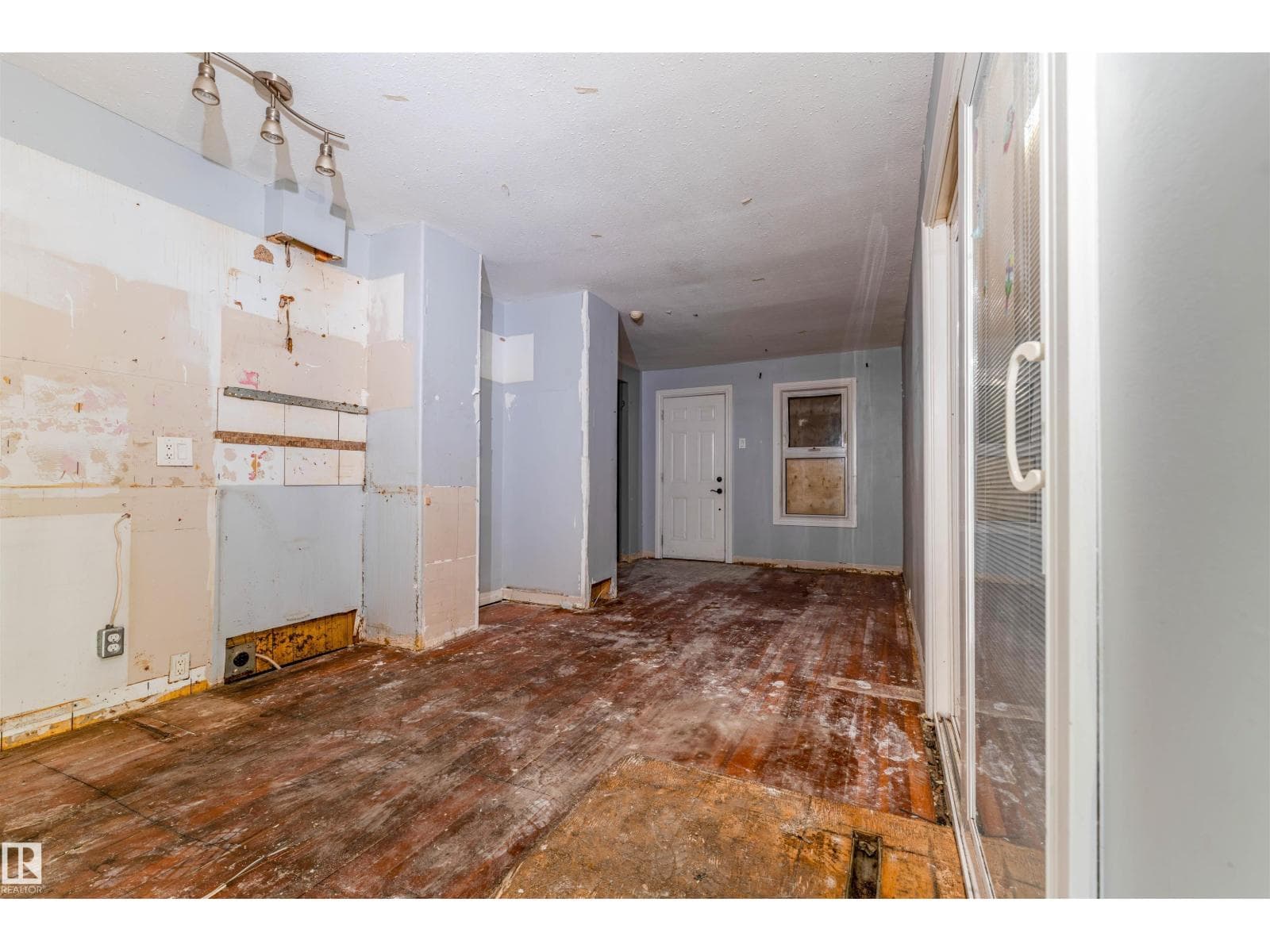 11944 68 ST NW — photo 5