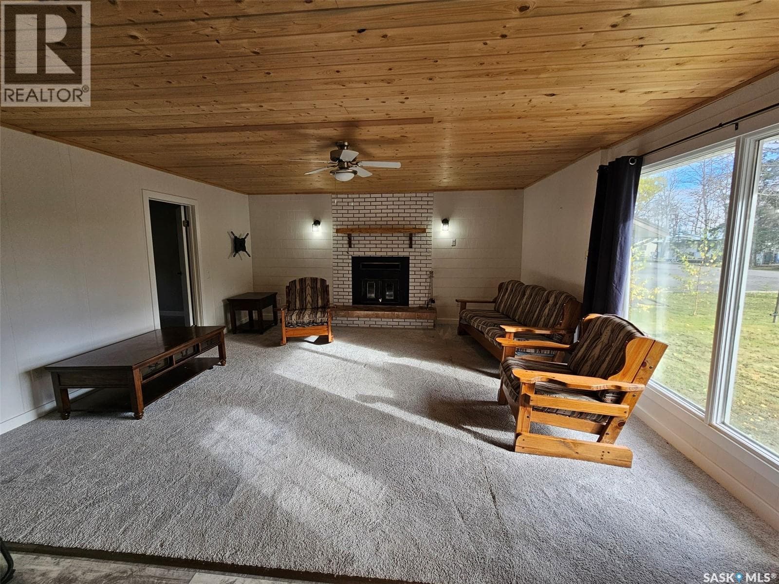 7 Aspen CRESCENT — photo 4