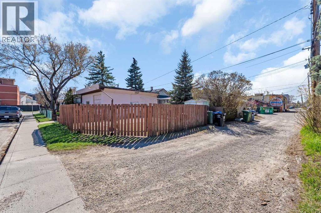 426 8 Avenue NE — photo 5