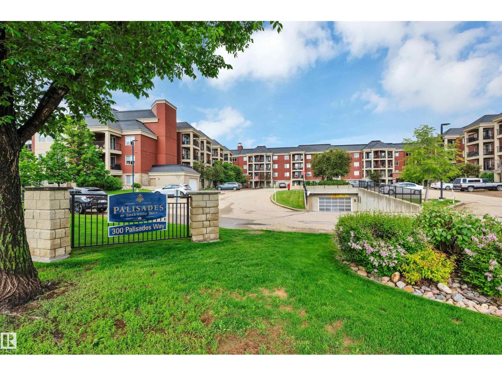 #221 300 Palisades WY
