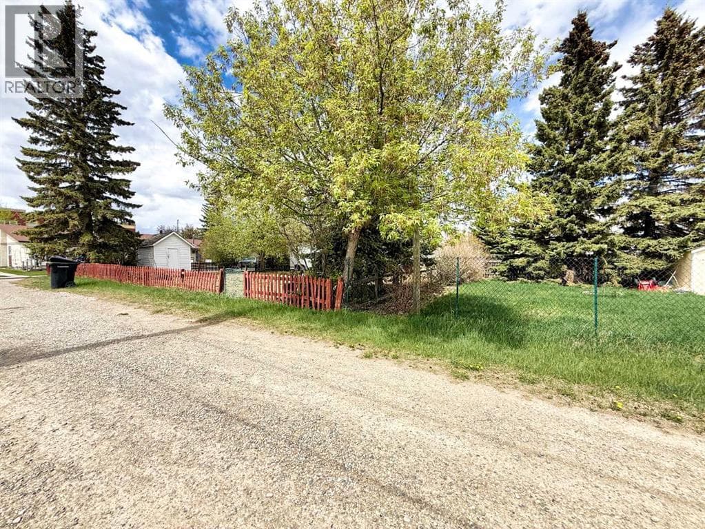 4906 52 Avenue — photo 4