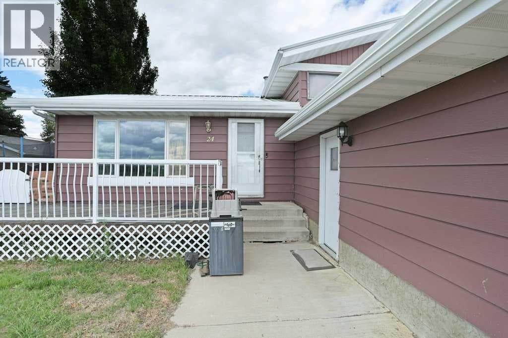 24 Lake Stafford Drive E — photo 2