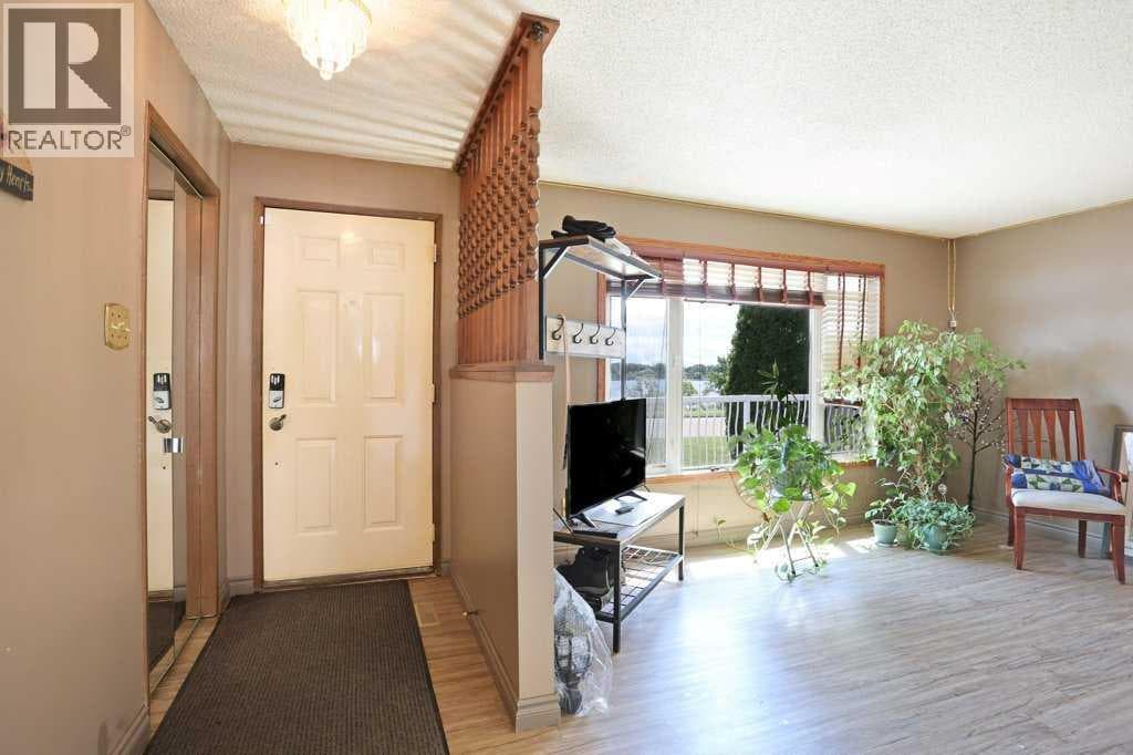 24 Lake Stafford Drive E — photo 4