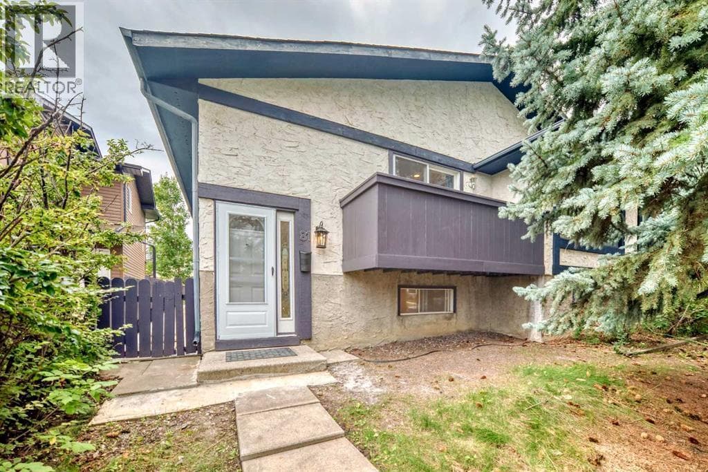 81 Bearberry Close NW