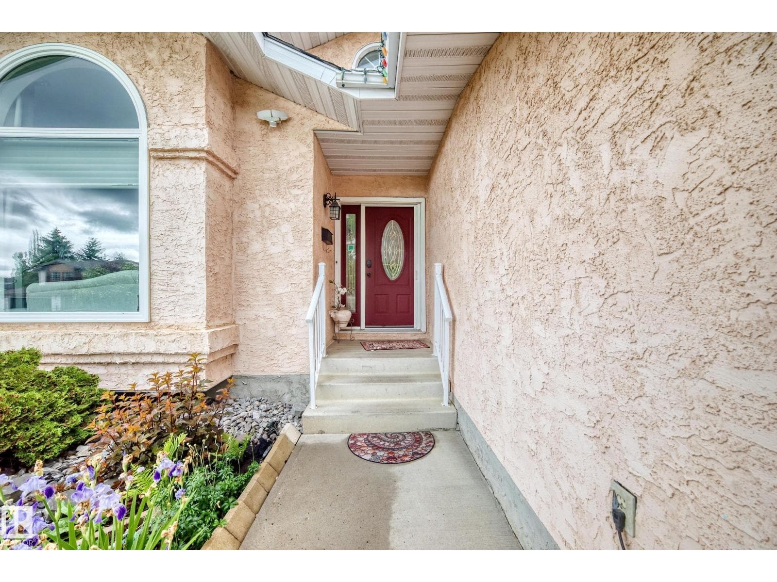 4216 47 ST NW — photo 3