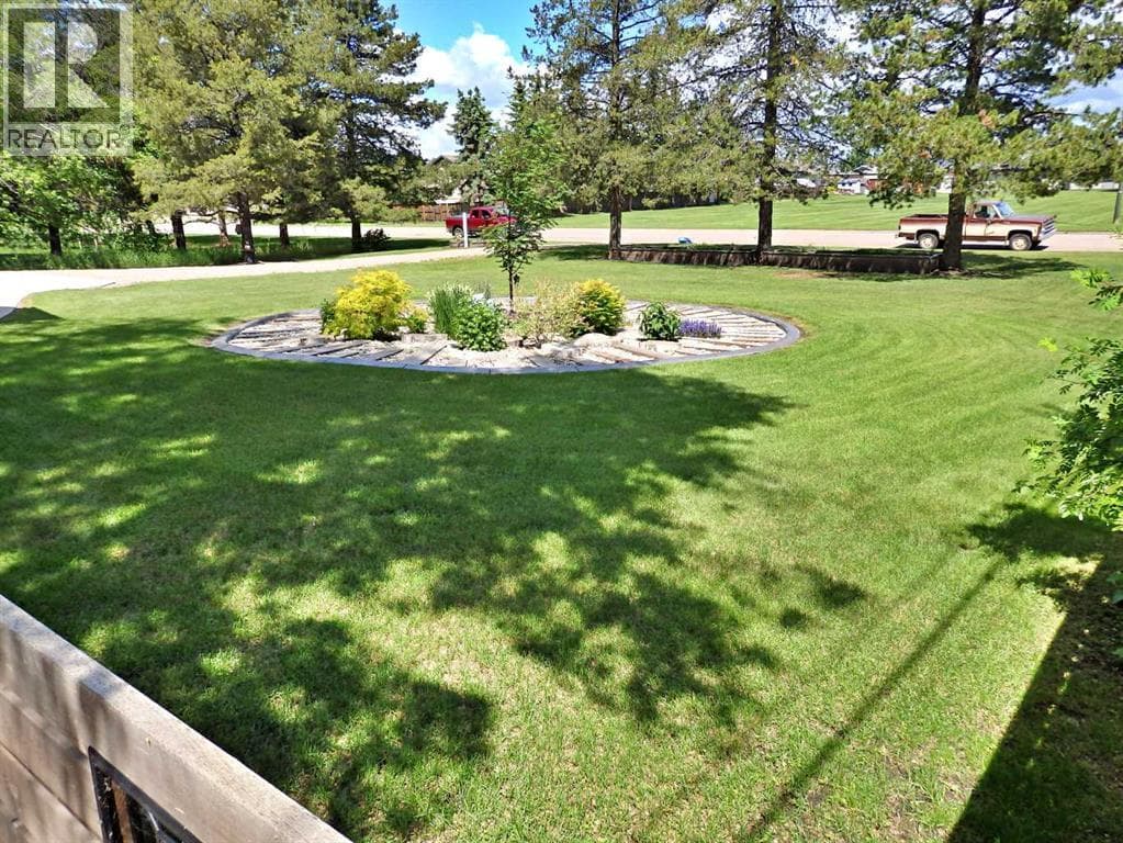 6019 52 Avenue — photo 2