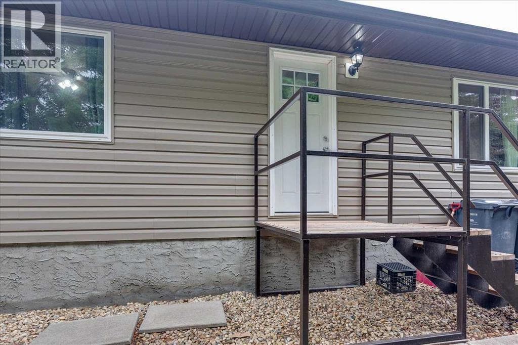 4809 42 Street — photo 3