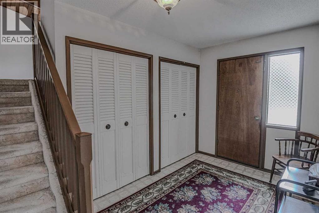1135 Southglen Drive SW — photo 3