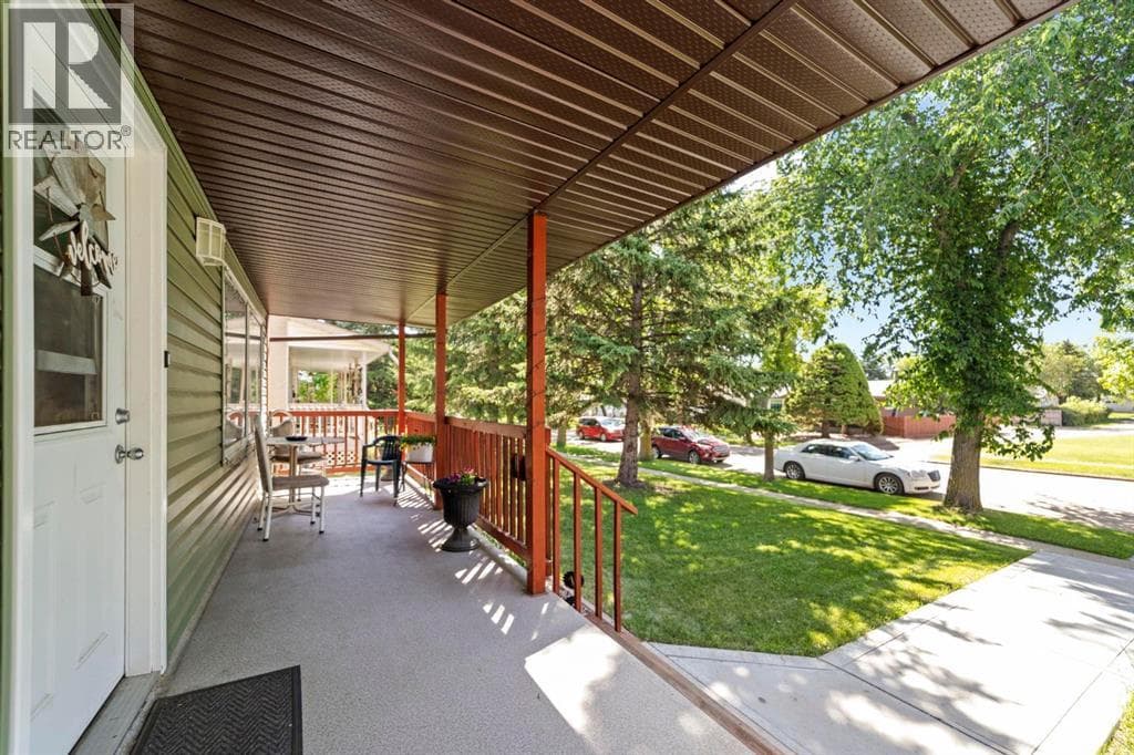 6404A 45 Avenue — photo 3