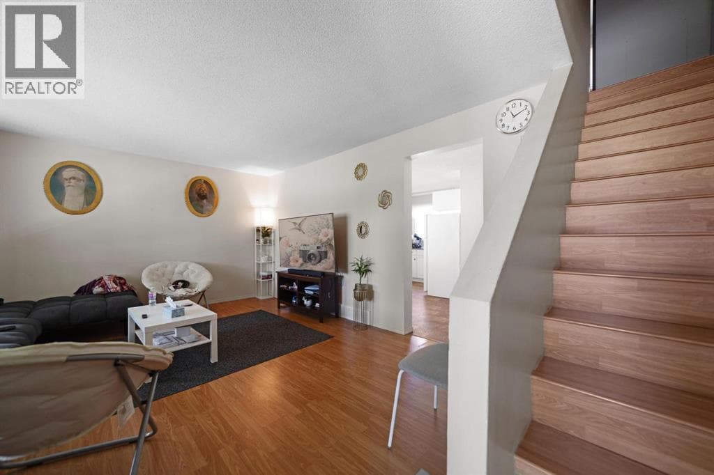 6404B 45 Avenue — photo 4