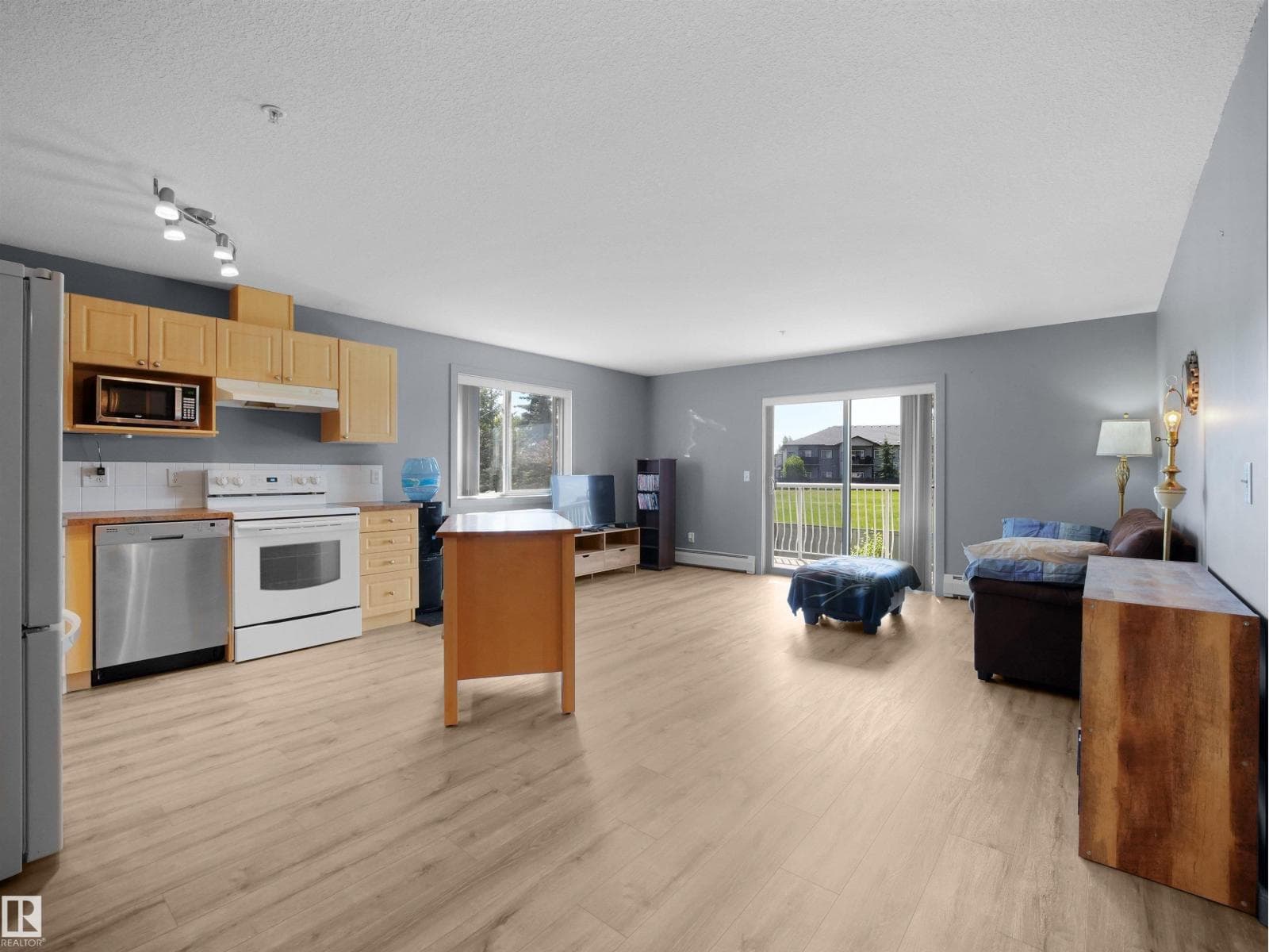 #217 240 SPRUCE RIDGE RD — photo 4