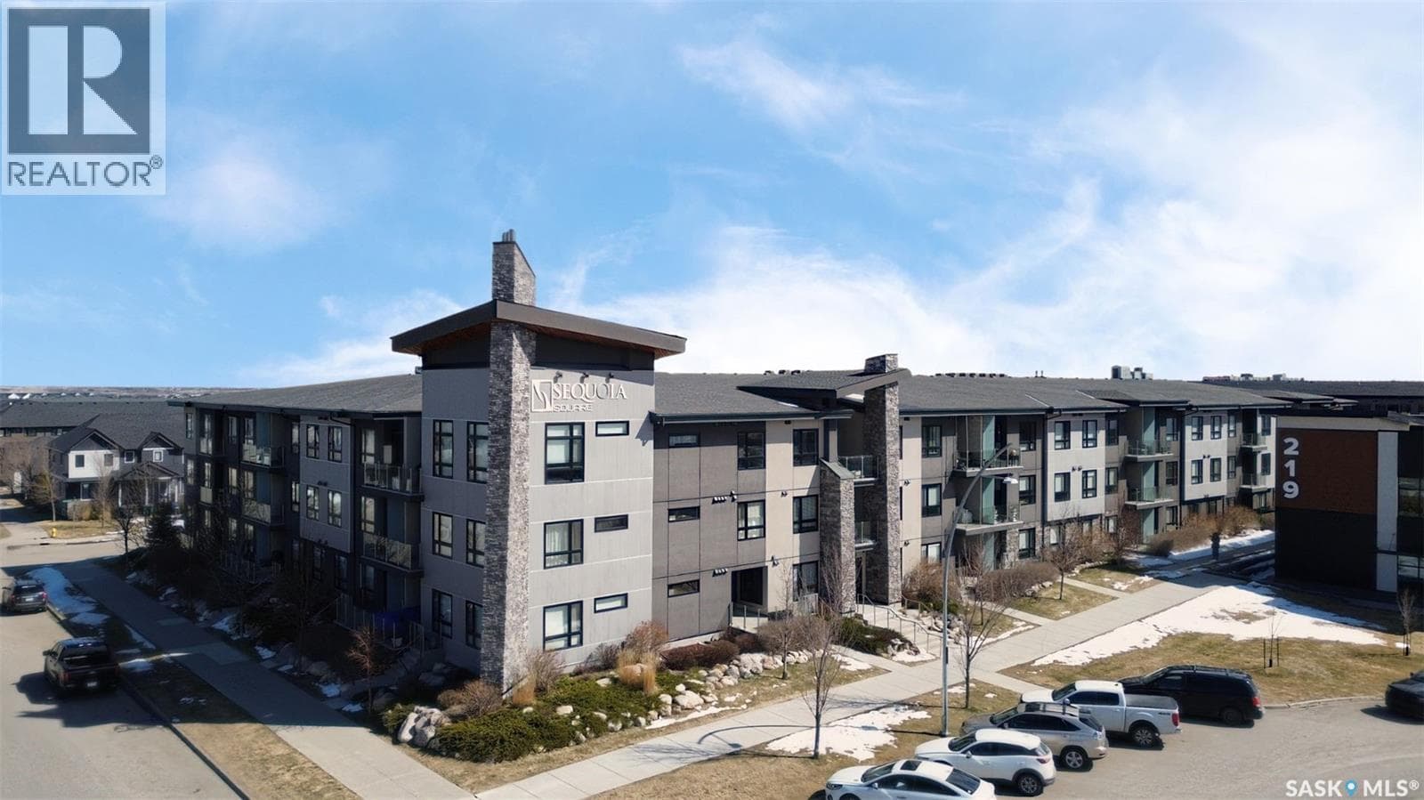 205 223 Evergreen SQUARE