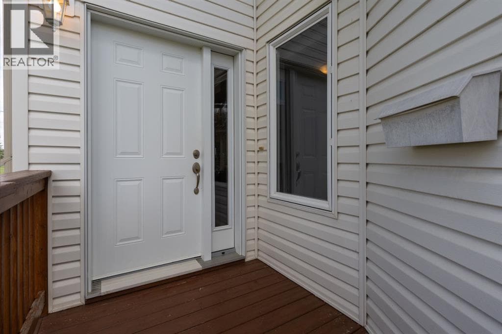 4539 69 Street — photo 3