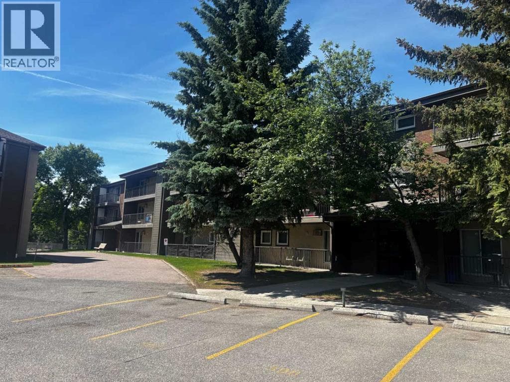 307, 440 Columbia Boulevard W