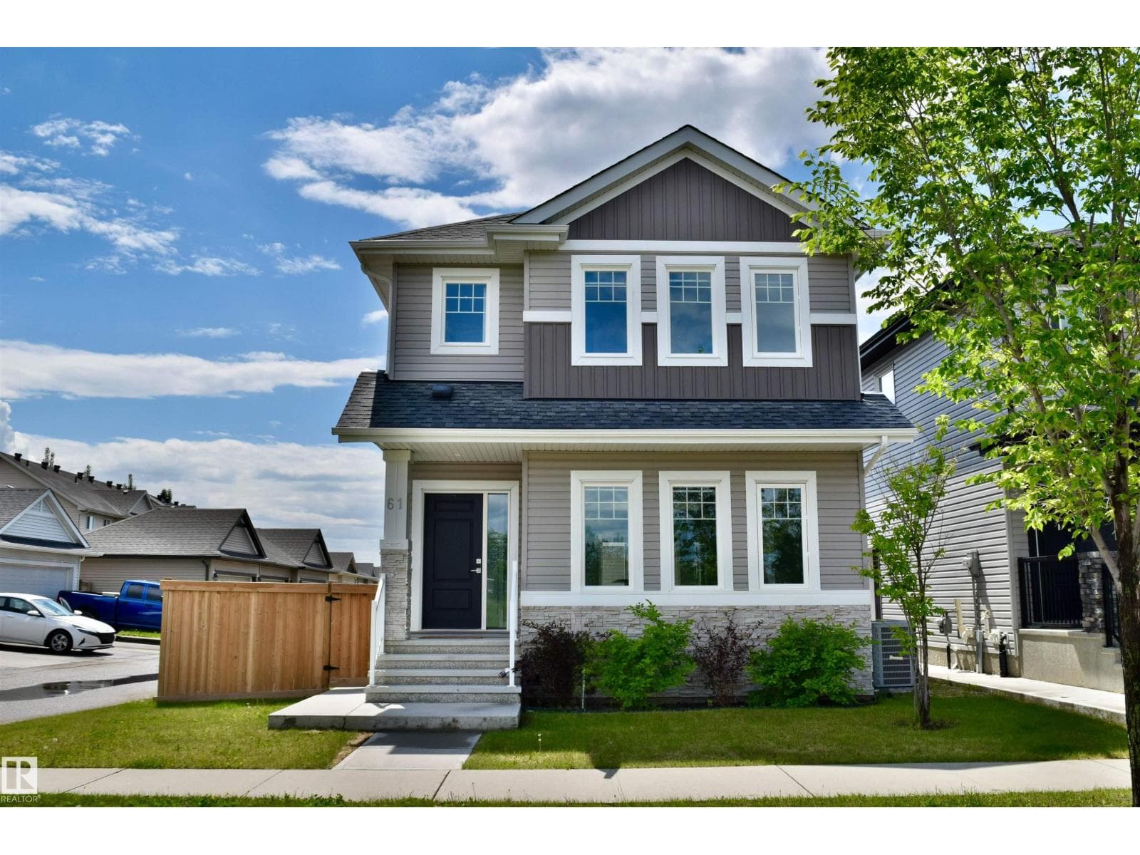 61 DILLINGHAM AV