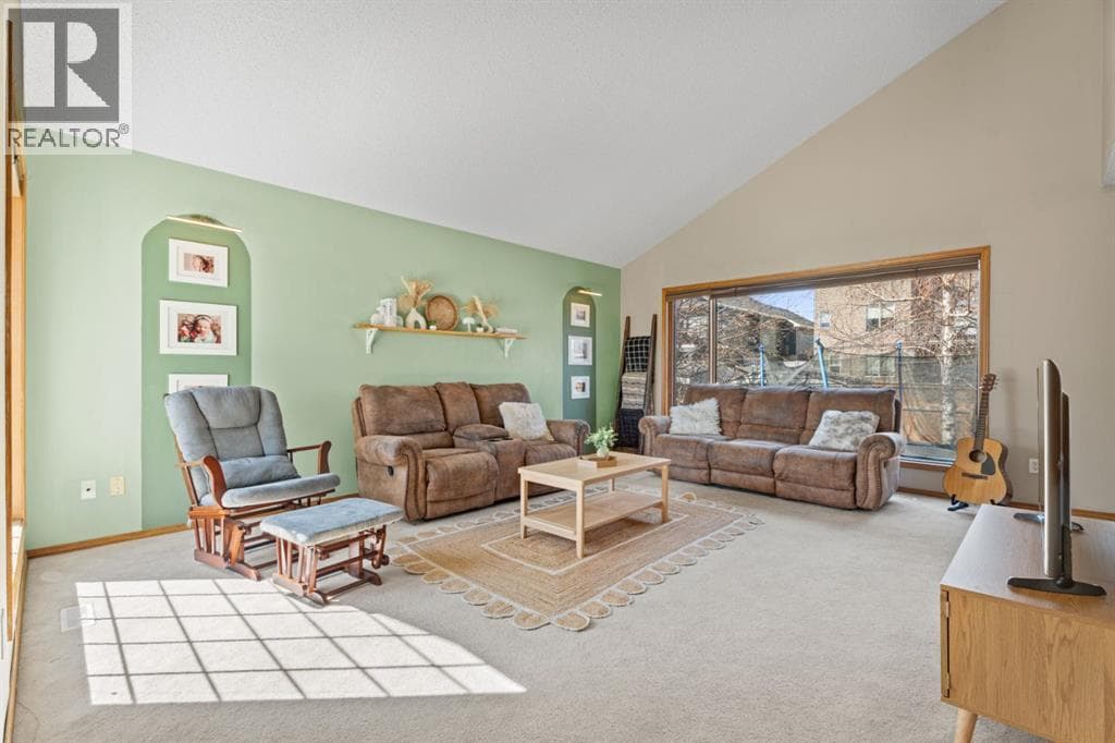 133 Carr Crescent — photo 4