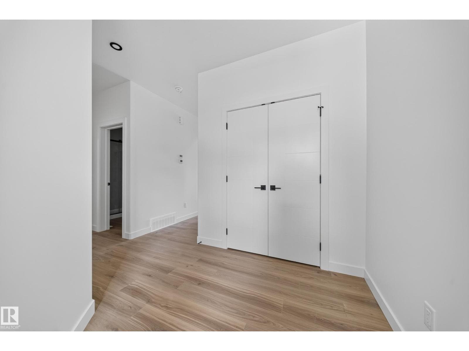 523 Ashgrove Circle — photo 2
