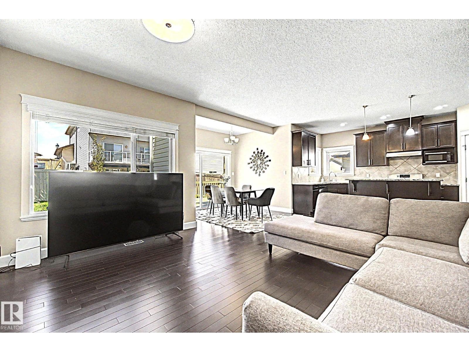1932 67 ST SW
