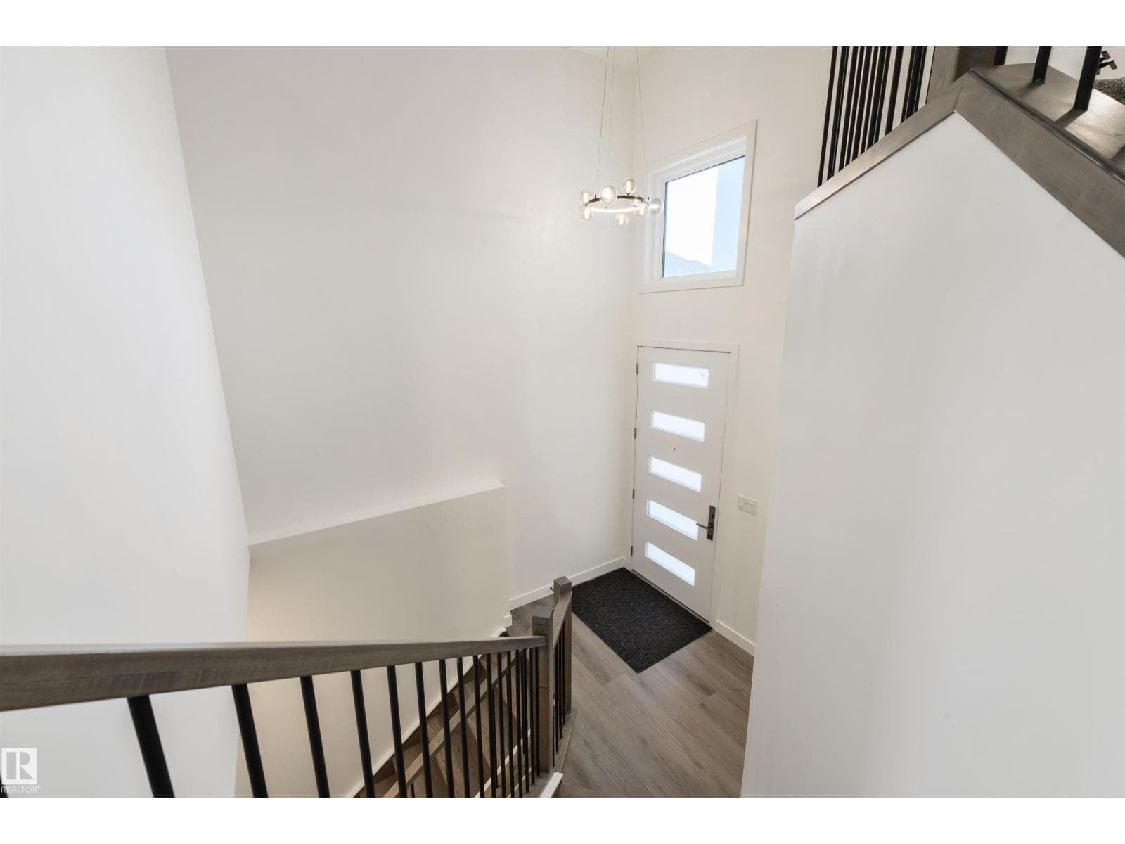 5223 47 AV — photo 2