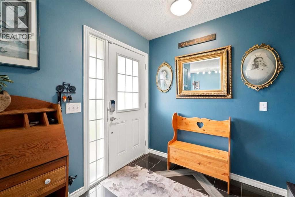 4707 44 Street — photo 3