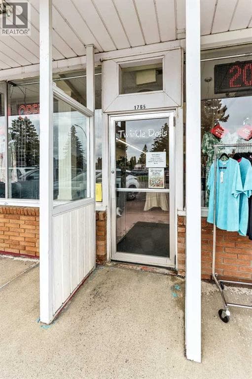 1765 Dunmore Road SE — photo 4