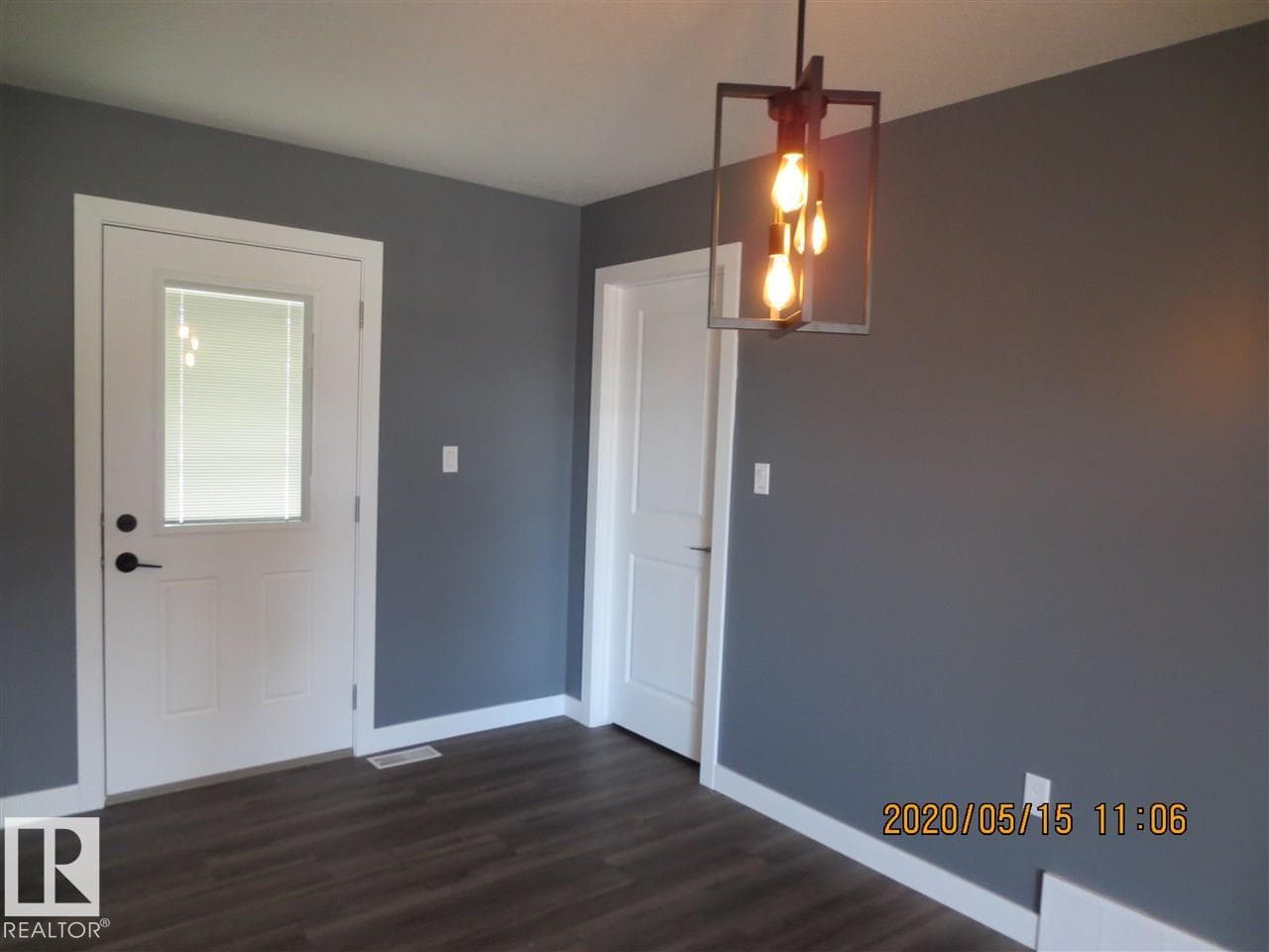5040 50 ST — photo 3