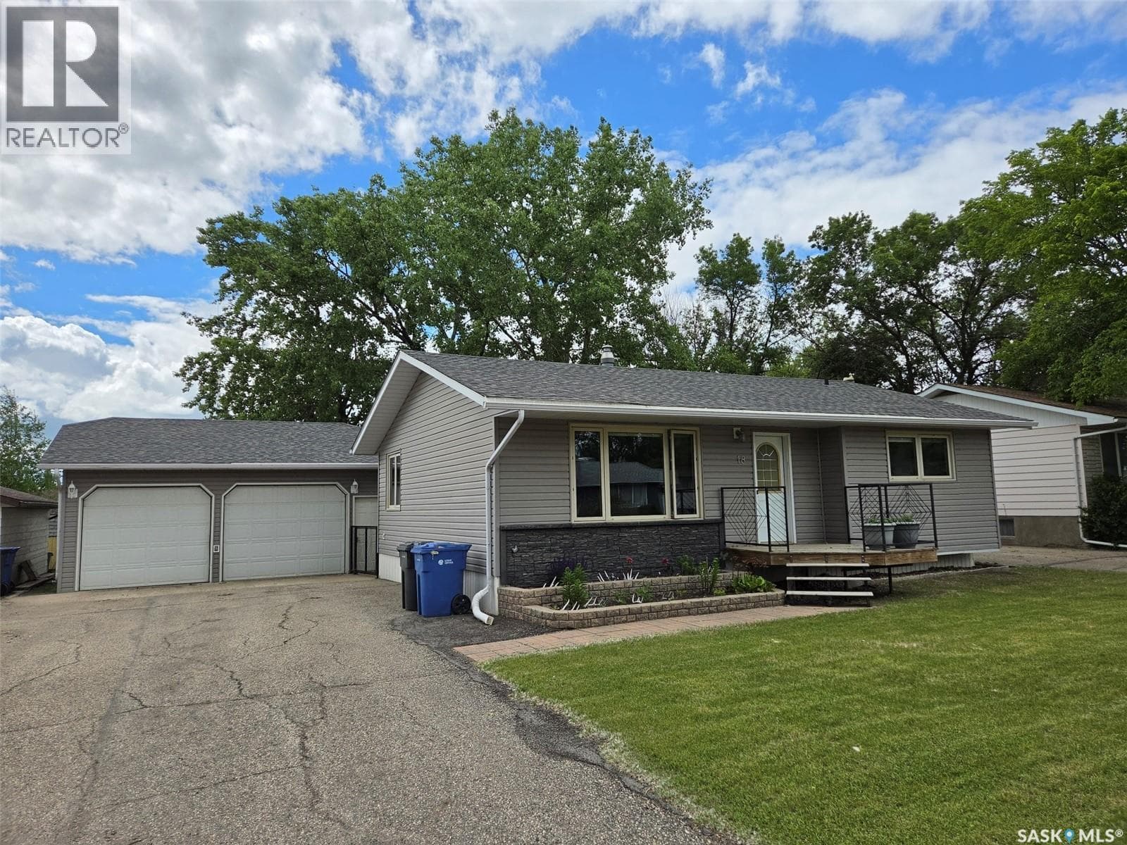 18 Mountain DRIVE
