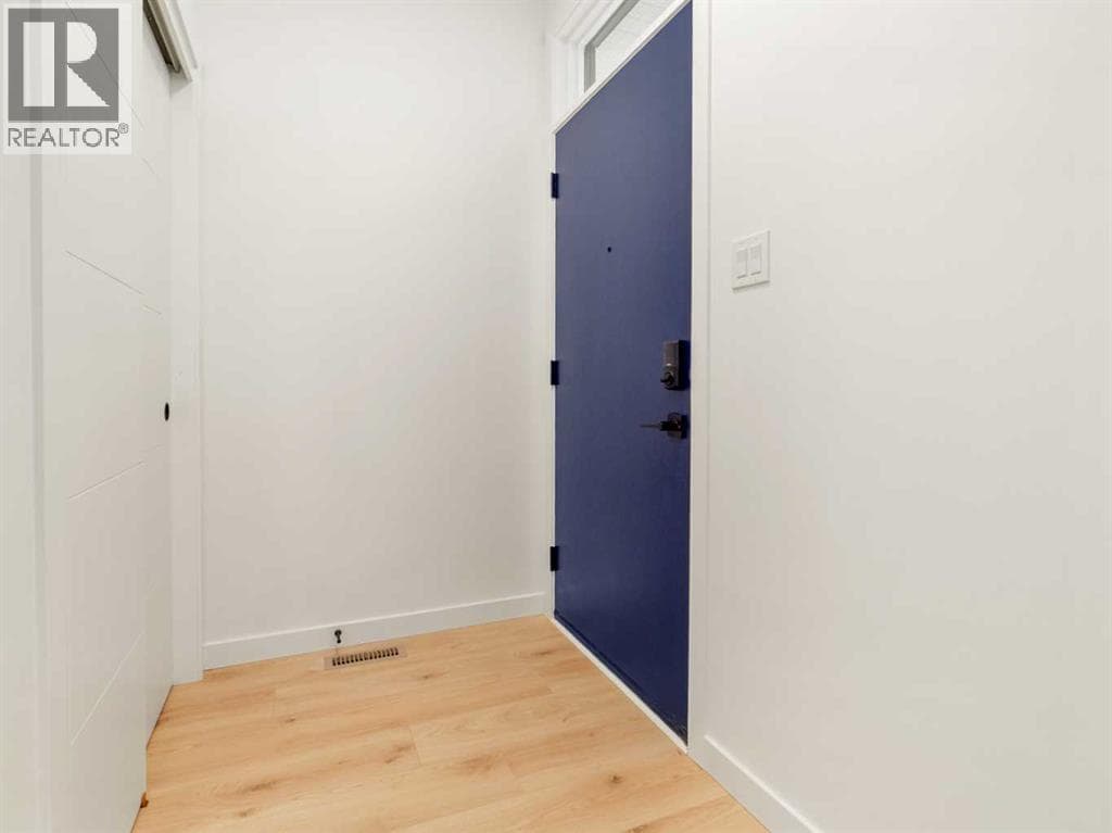 714 Violet Place W — photo 3