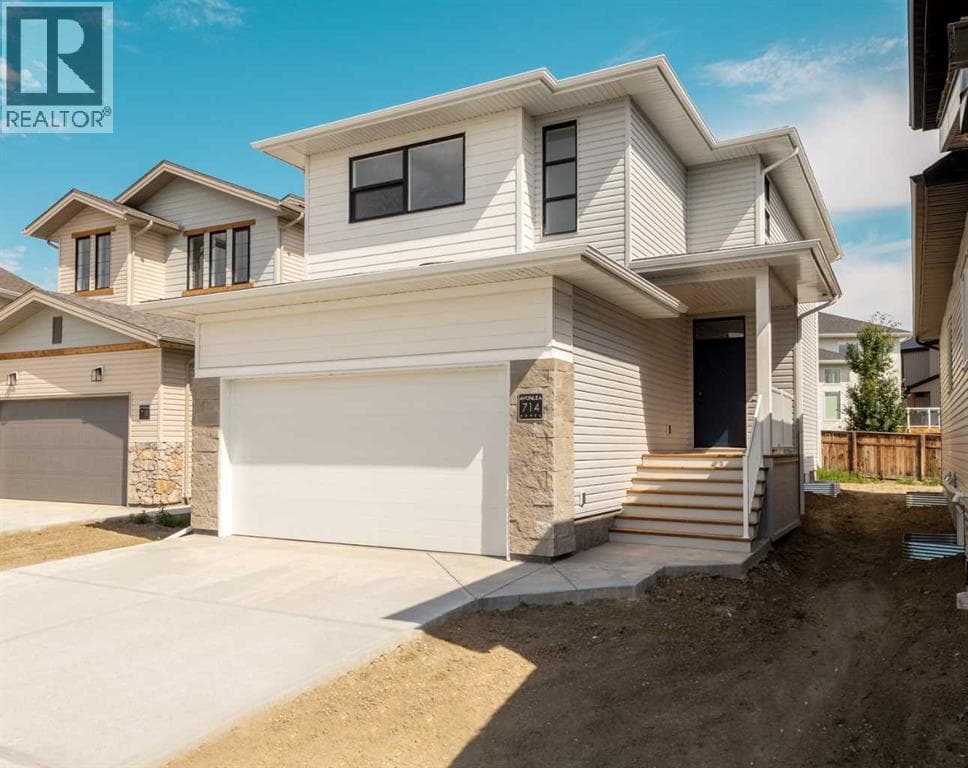 714 Violet Place W — photo 2
