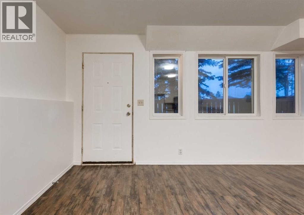 1135 37 Street SE — photo 5
