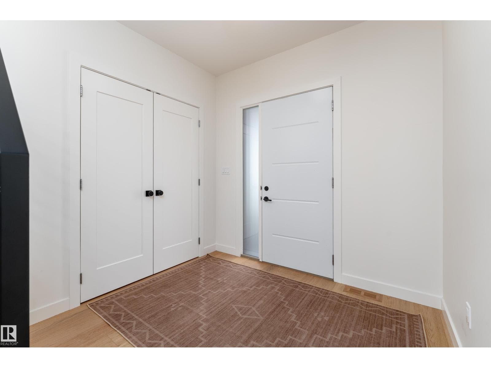 9137 84 AV NW NW — photo 2