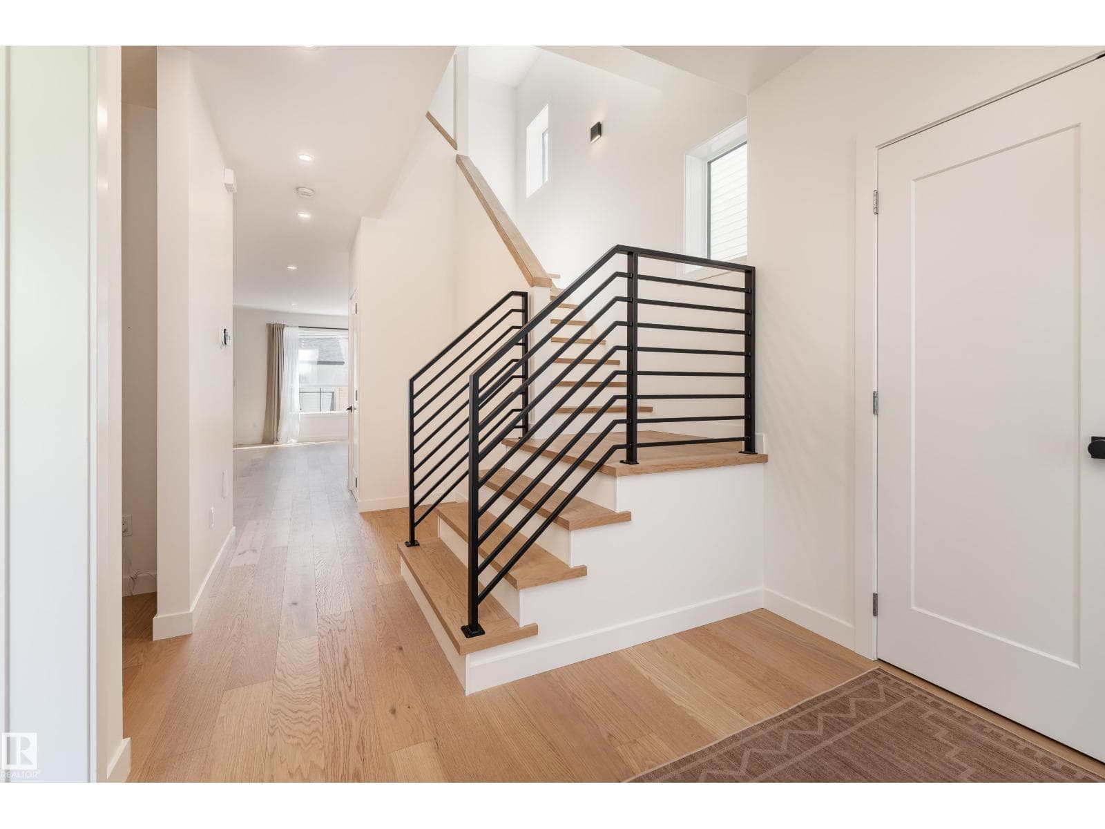 9137 84 AV NW NW — photo 3