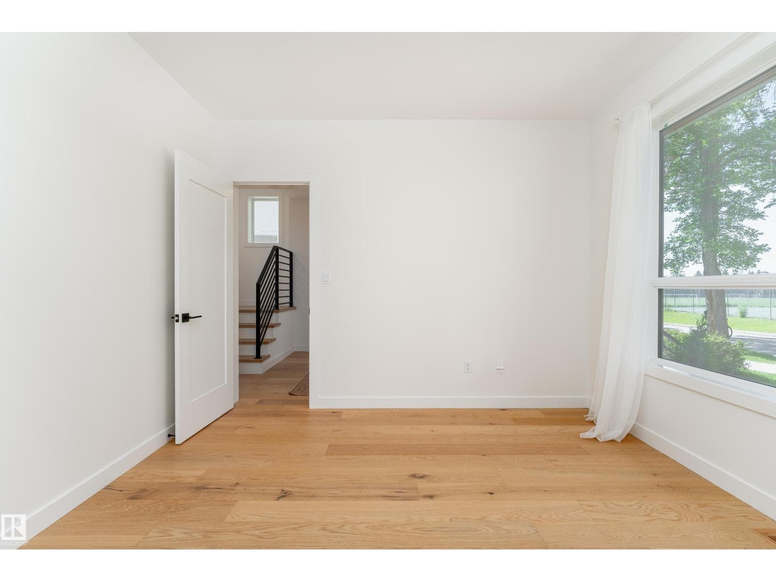9137 84 AV NW NW — photo 5