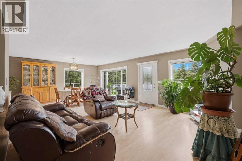 37 Parkland Crescent — photo 2