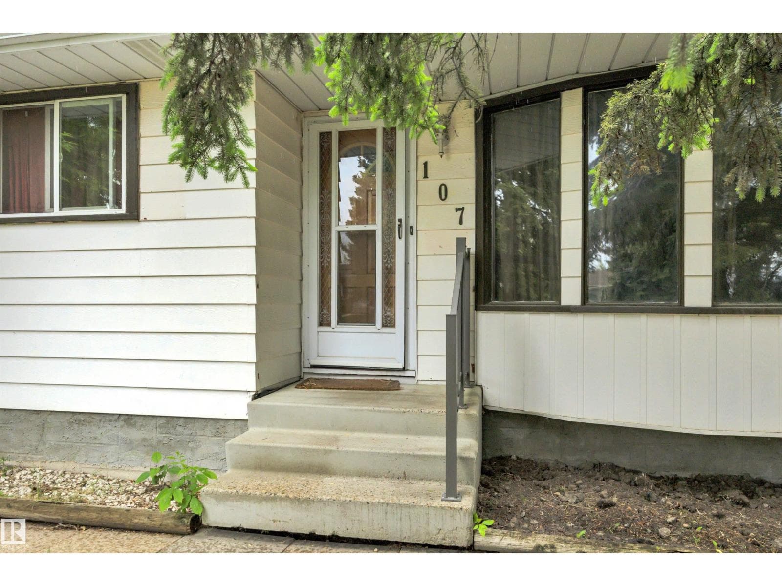 107 CORINTHIA DR — photo 4