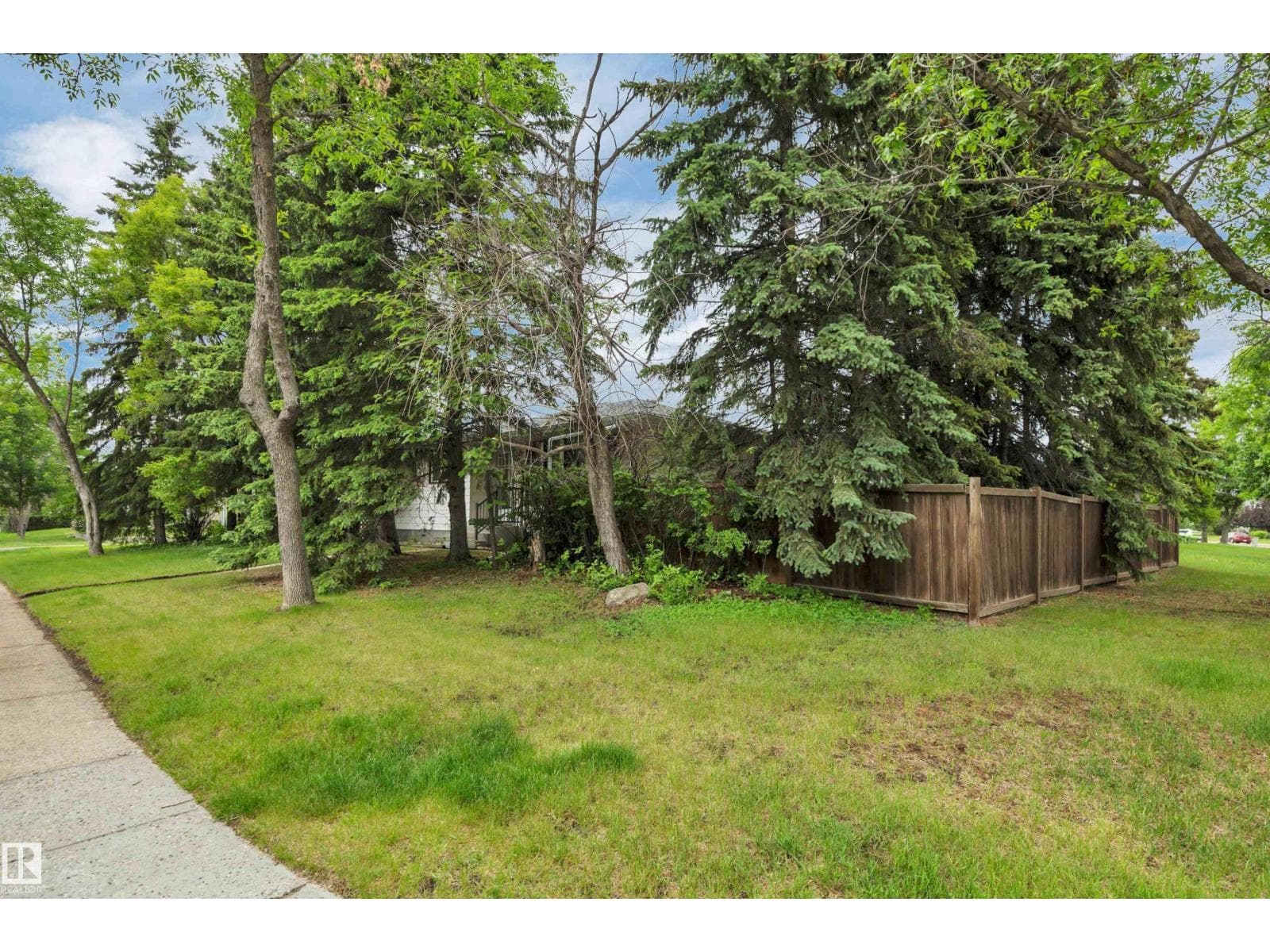 107 CORINTHIA DR — photo 3