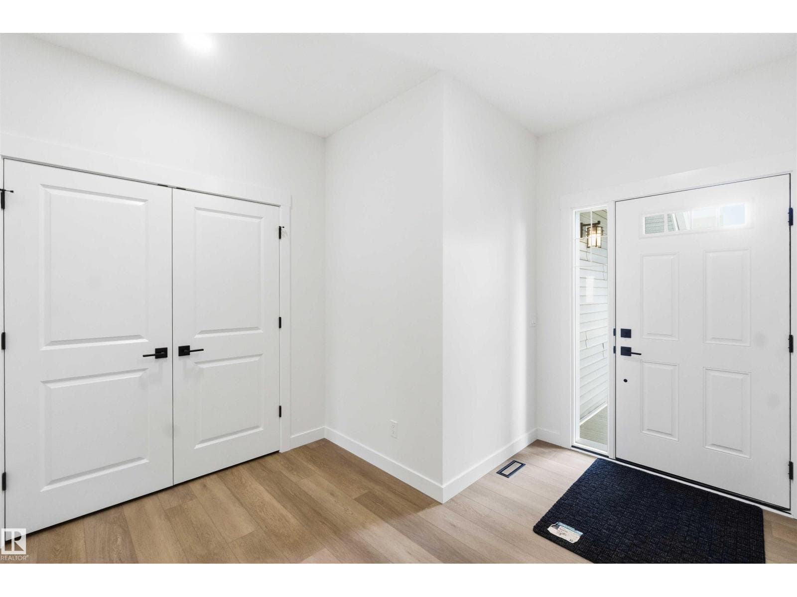 1085 CRISTALL CR SW — photo 2