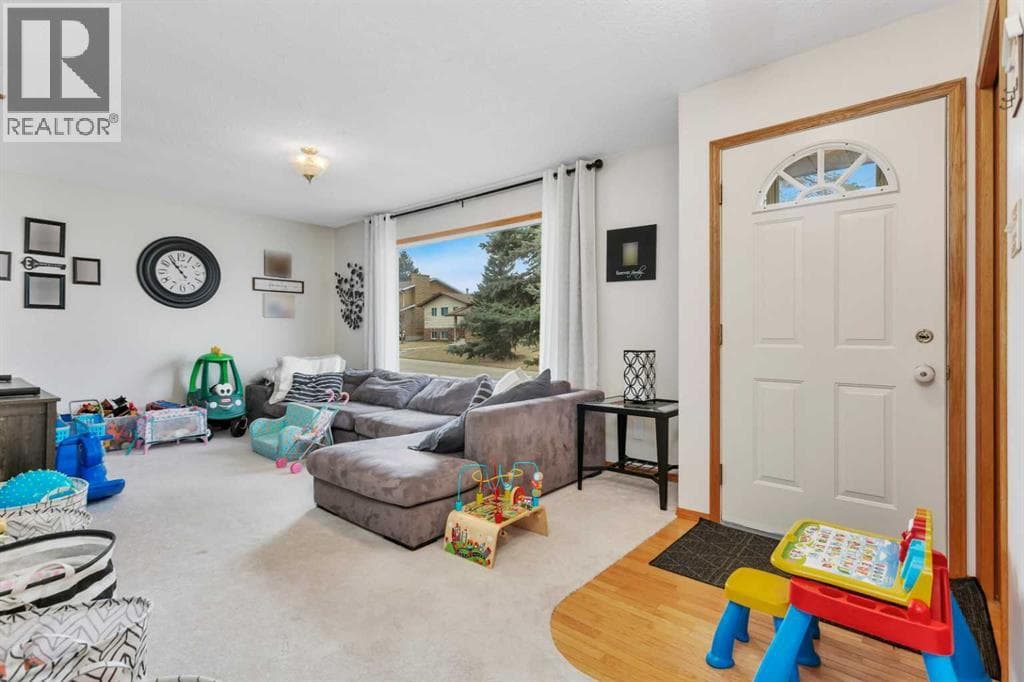 5751 55 Street — photo 3