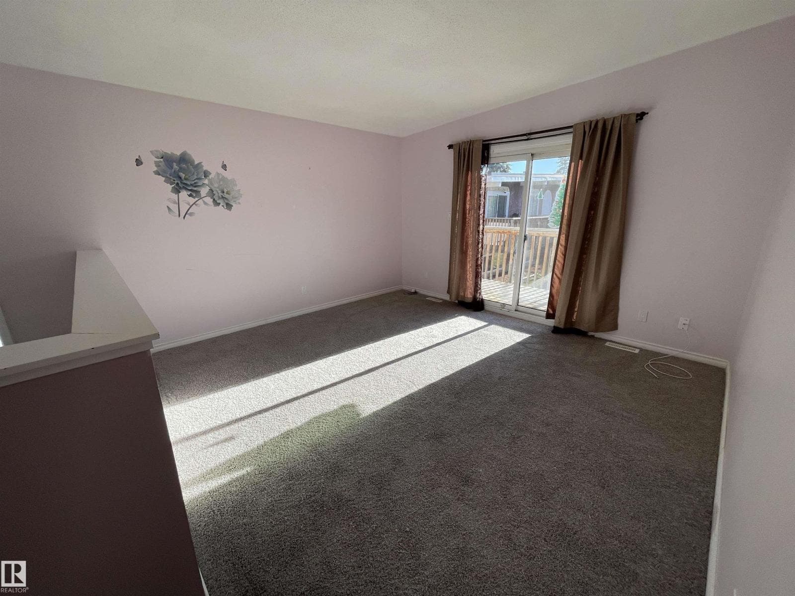 8930B 144 AV NW — photo 2