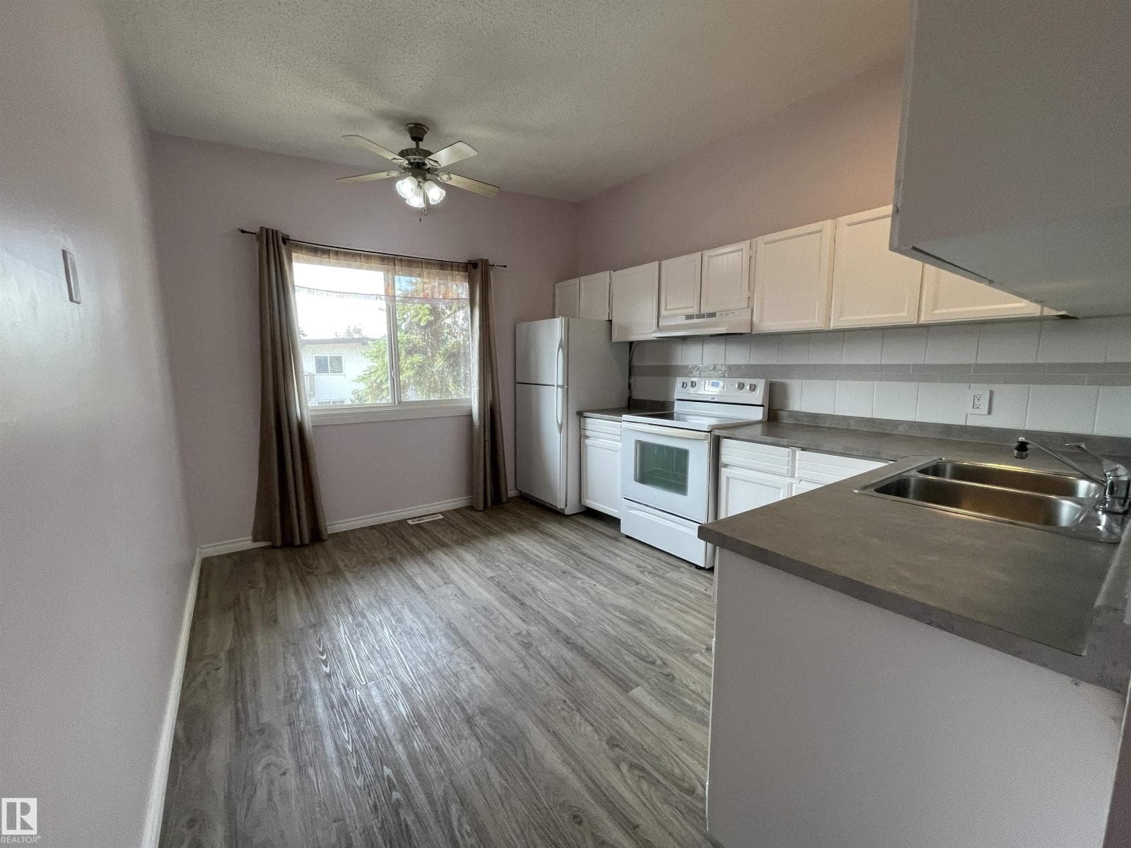 8930B 144 AV NW — photo 5