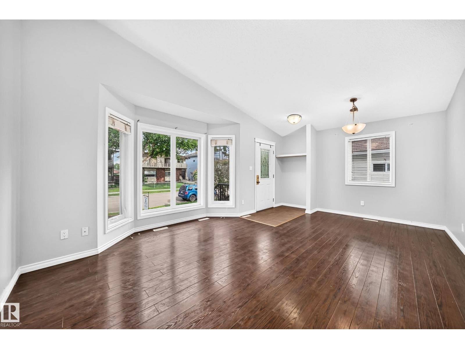 12124 122 ST NW — photo 5