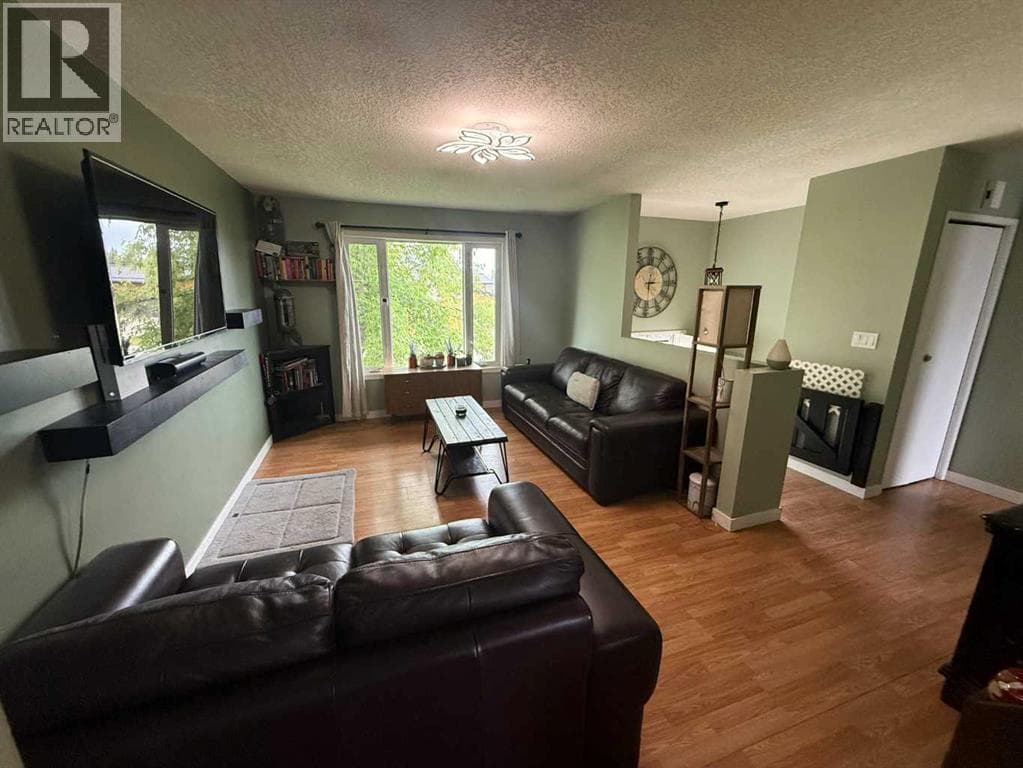 201 9 Avenue NE — photo 5